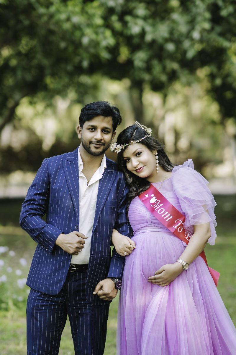 Rental Outfits Best Pre Wedding & Maternity photoshoot Gowns